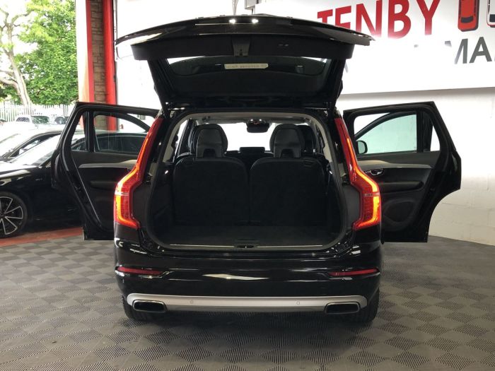 Volvo XC90 2.0 T8 TWIN ENGINE MOMENTUM 5d 316 BHP Estate Hybrid BLACK