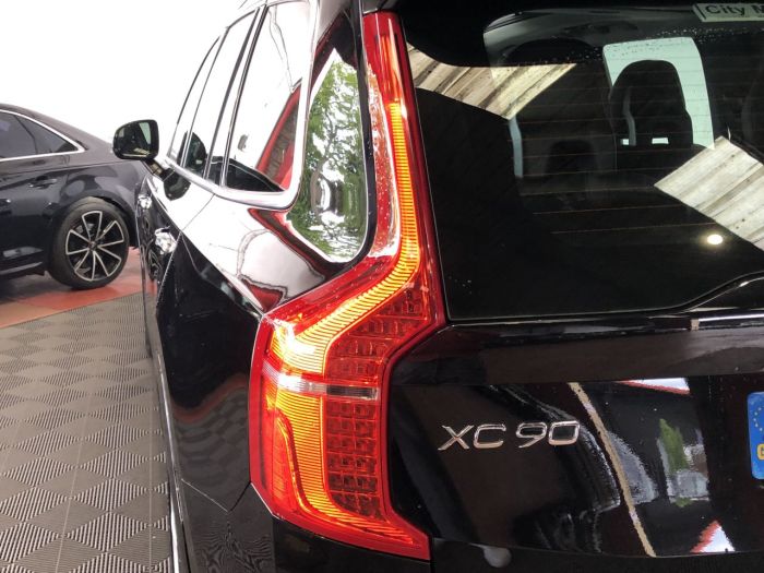 Volvo XC90 2.0 T8 TWIN ENGINE MOMENTUM 5d 316 BHP Estate Hybrid BLACK