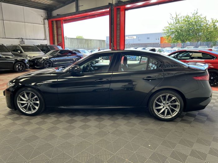 Alfa Romeo Giulia 2.0 TB VELOCE 4d 277 BHP Saloon Petrol BLACK