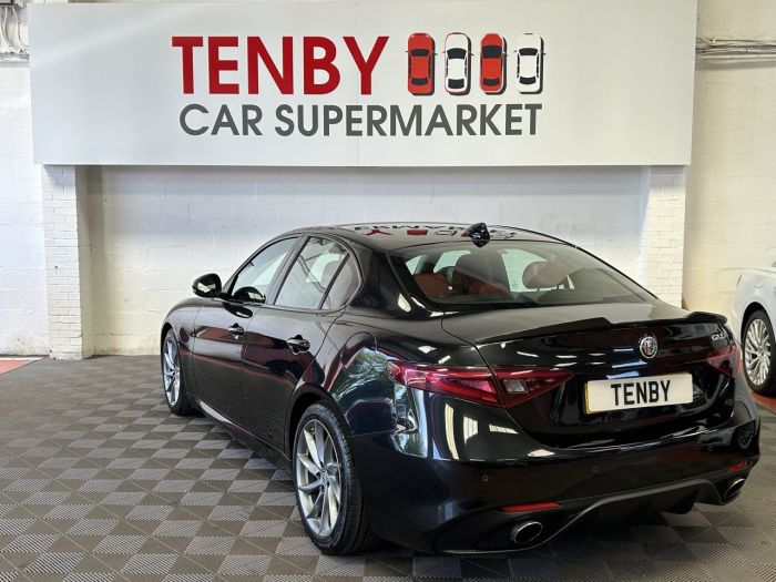 Alfa Romeo Giulia 2.0 TB VELOCE 4d 277 BHP Saloon Petrol BLACK