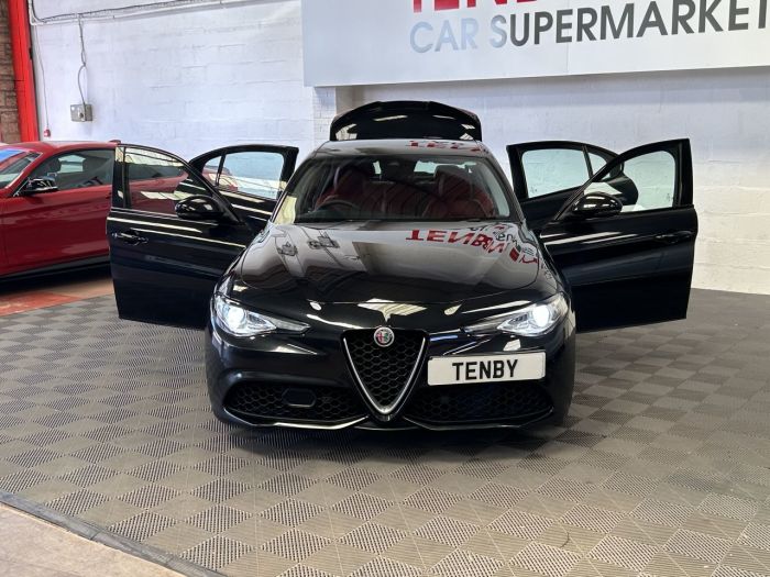 Alfa Romeo Giulia 2.0 TB VELOCE 4d 277 BHP Saloon Petrol BLACK