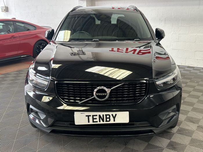 Volvo XC40 2.0 D4 R-DESIGN PRO AWD 5d 188 BHP Estate Diesel BLACK