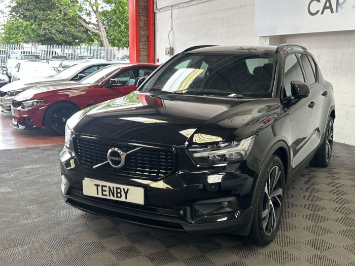 Volvo XC40 2.0 D4 R-DESIGN PRO AWD 5d 188 BHP Estate Diesel BLACK