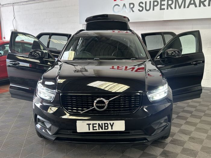 Volvo XC40 2.0 D4 R-DESIGN PRO AWD 5d 188 BHP Estate Diesel BLACK