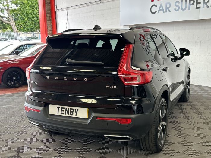 Volvo XC40 2.0 D4 R-DESIGN PRO AWD 5d 188 BHP Estate Diesel BLACK