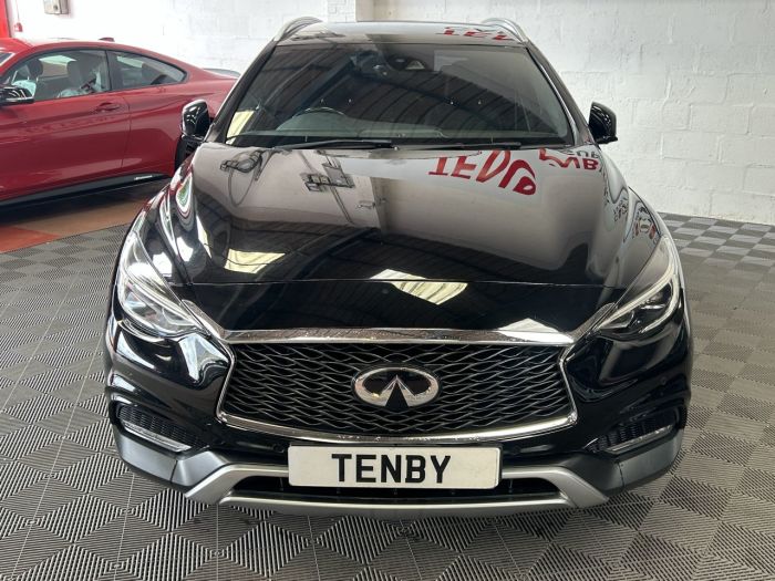 Infiniti Qx30 2.1 PREMIUM TECH D 5d 168 BHP MPV Diesel BLACK