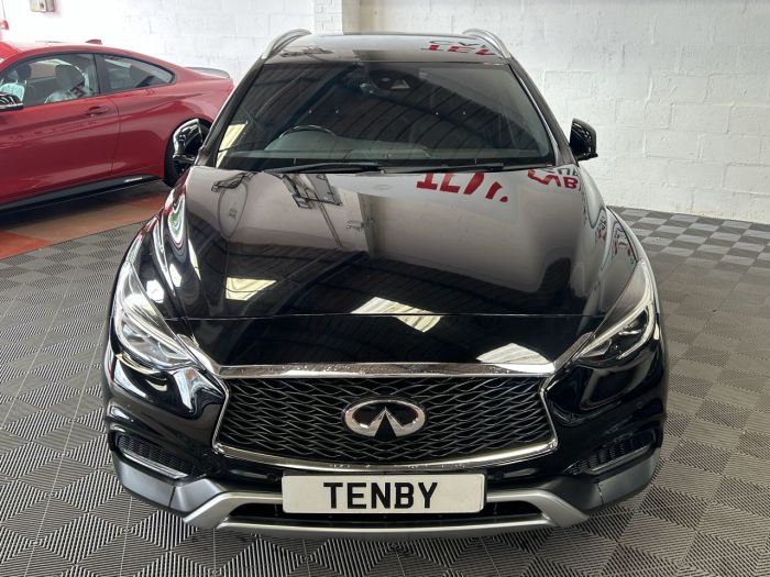 Infiniti Qx30 2.1 PREMIUM TECH D 5d 168 BHP MPV Diesel BLACK