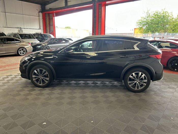 Infiniti Qx30 2.1 PREMIUM TECH D 5d 168 BHP MPV Diesel BLACK