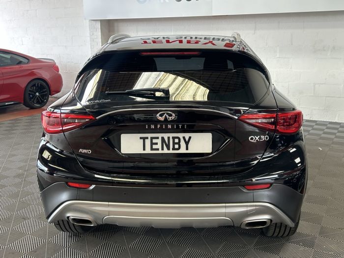 Infiniti Qx30 2.1 PREMIUM TECH D 5d 168 BHP MPV Diesel BLACK