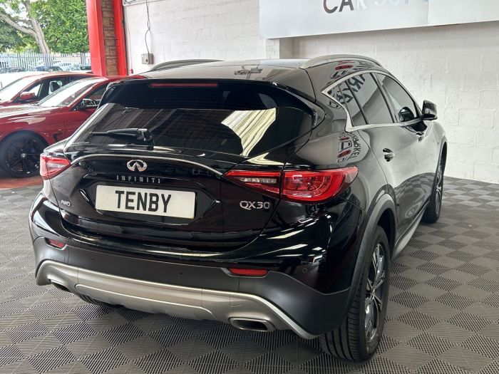 Infiniti Qx30 2.1 PREMIUM TECH D 5d 168 BHP MPV Diesel BLACK