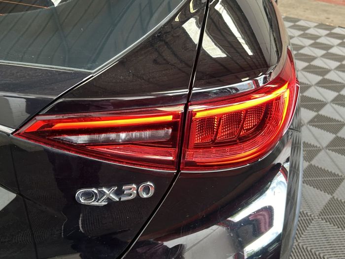 Infiniti Qx30 2.1 PREMIUM TECH D 5d 168 BHP MPV Diesel BLACK