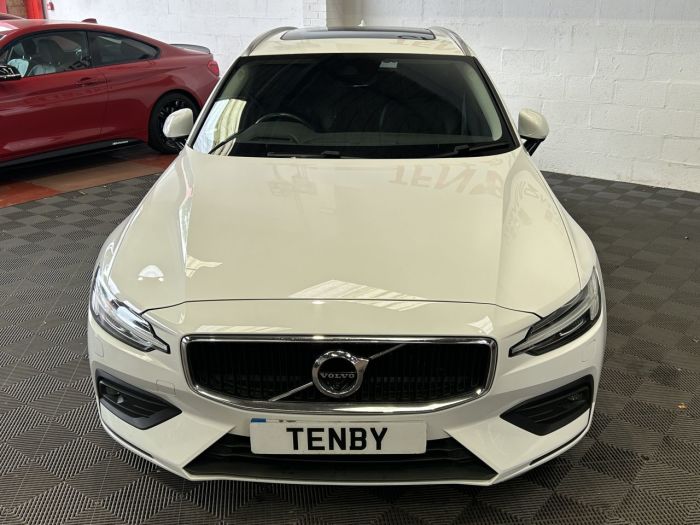 Volvo V60 2.0 D4 MOMENTUM PRO 5d 188 BHP Estate Diesel WHITE