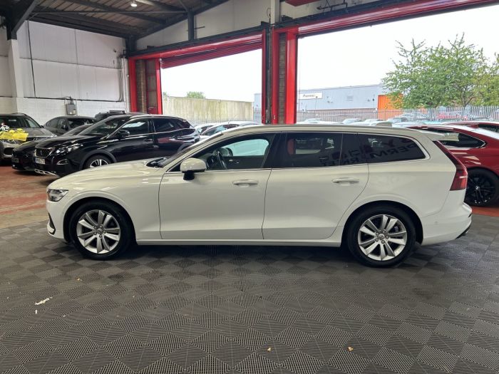 Volvo V60 2.0 D4 MOMENTUM PRO 5d 188 BHP Estate Diesel WHITE