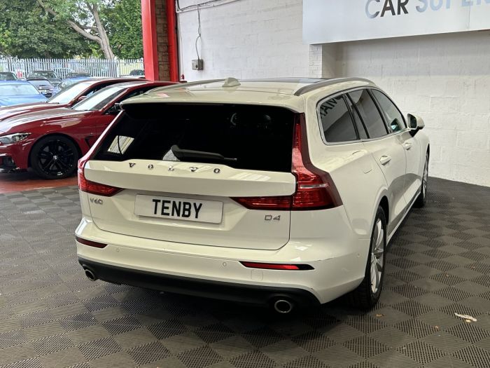 Volvo V60 2.0 D4 MOMENTUM PRO 5d 188 BHP Estate Diesel WHITE