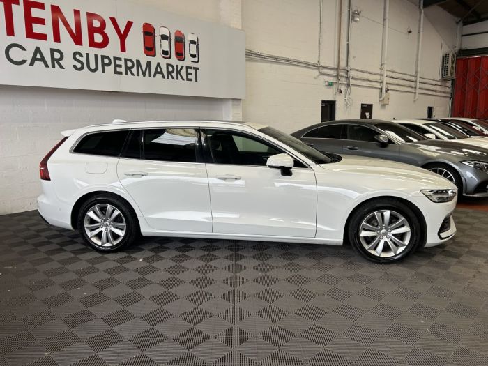 Volvo V60 2.0 D4 MOMENTUM PRO 5d 188 BHP Estate Diesel WHITE