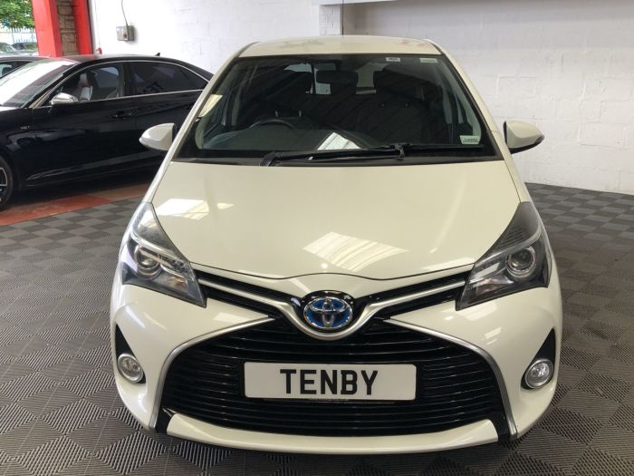 Toyota Yaris 1.5 VVT-I SPORT M-DRIVE S 5d 73 BHP Hatchback Hybrid WHITE