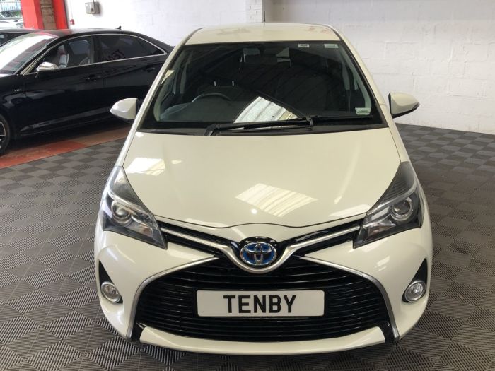 Toyota Yaris 1.5 VVT-I SPORT M-DRIVE S 5d 73 BHP Hatchback Hybrid WHITE