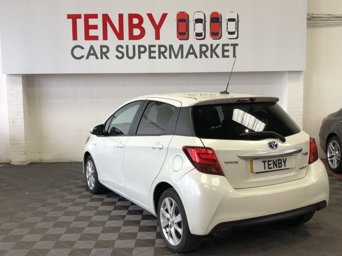 Toyota Yaris 1.5 VVT-I SPORT M-DRIVE S 5d 73 BHP Hatchback Hybrid WHITE