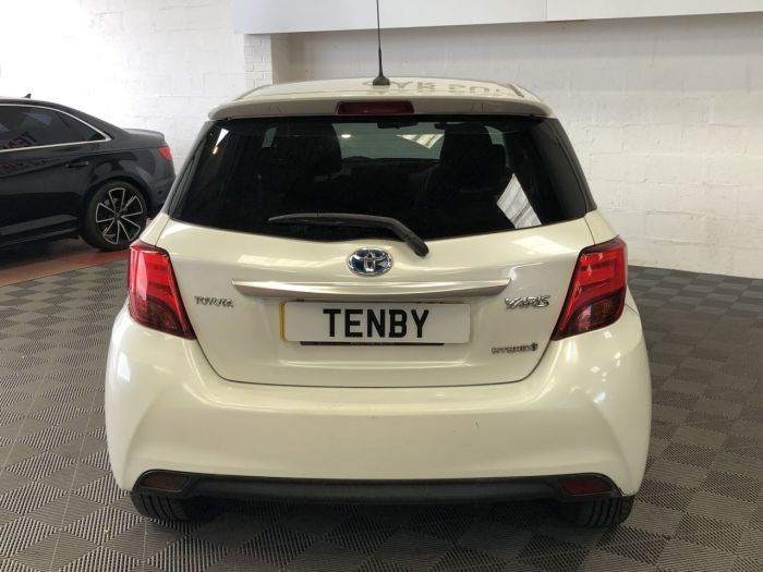 Toyota Yaris 1.5 VVT-I SPORT M-DRIVE S 5d 73 BHP Hatchback Hybrid WHITE