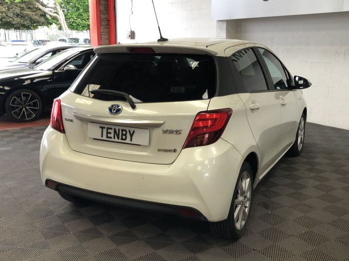 Toyota Yaris 1.5 VVT-I SPORT M-DRIVE S 5d 73 BHP Hatchback Hybrid WHITE