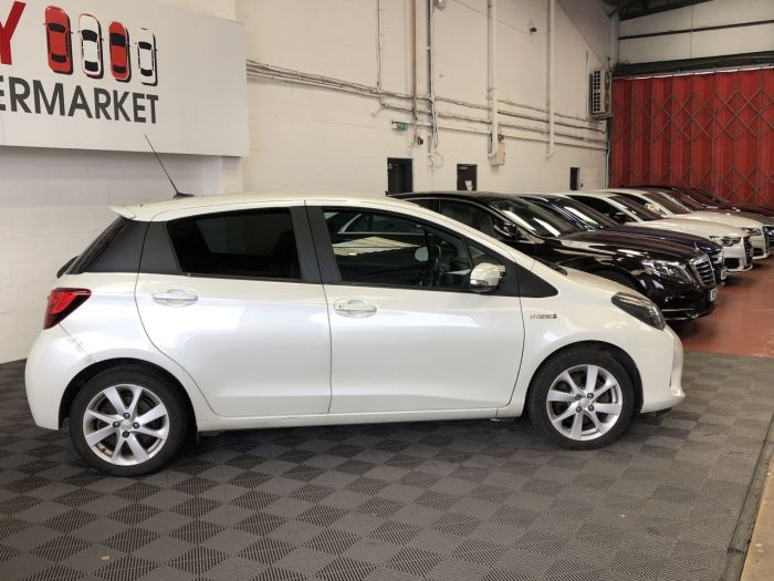 Toyota Yaris 1.5 VVT-I SPORT M-DRIVE S 5d 73 BHP Hatchback Hybrid WHITE