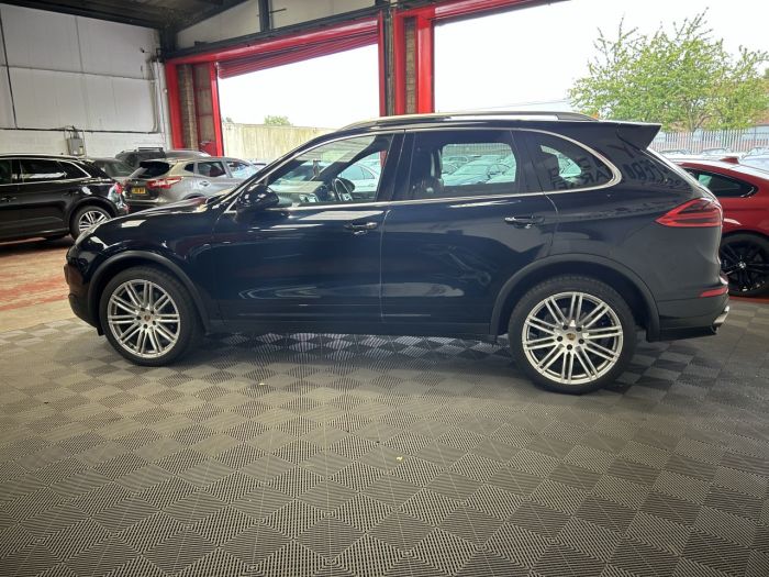 Porsche Cayenne 3.0 D V6 TIPTRONIC S 5d 262 BHP Estate Diesel BLUE