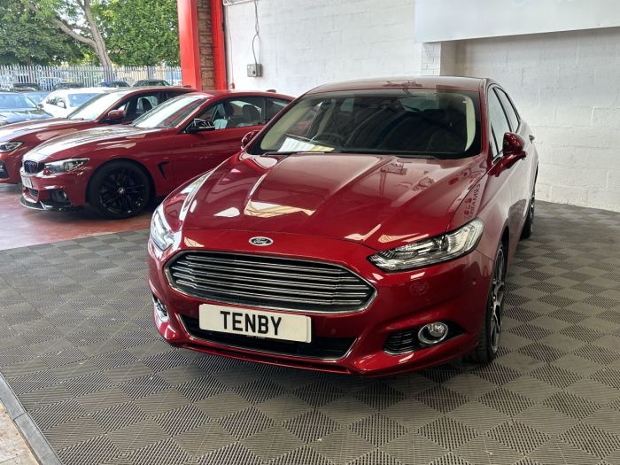 Ford Mondeo 2.0 TITANIUM 5d 238 BHP Hatchback Petrol RED