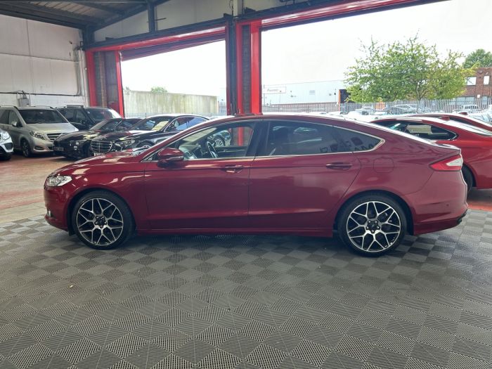 Ford Mondeo 2.0 TITANIUM 5d 238 BHP Hatchback Petrol RED