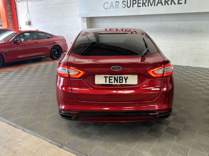 Ford Mondeo 2.0 TITANIUM 5d 238 BHP Hatchback Petrol RED