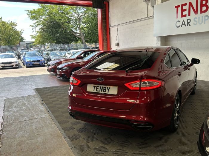 Ford Mondeo 2.0 TITANIUM 5d 238 BHP Hatchback Petrol RED