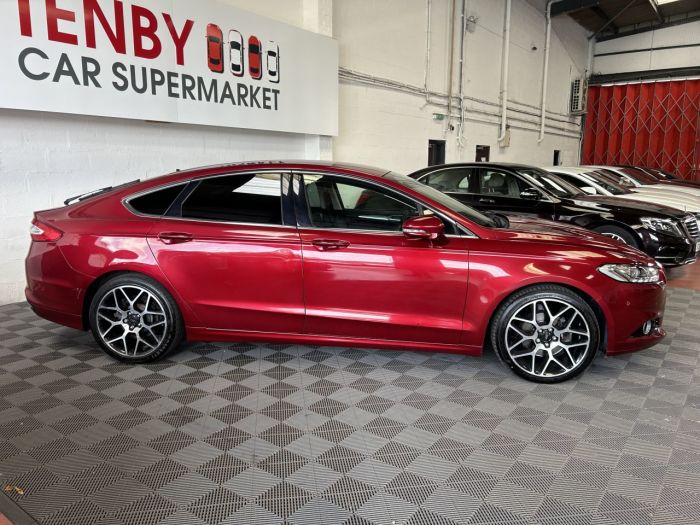 Ford Mondeo 2.0 TITANIUM 5d 238 BHP Hatchback Petrol RED