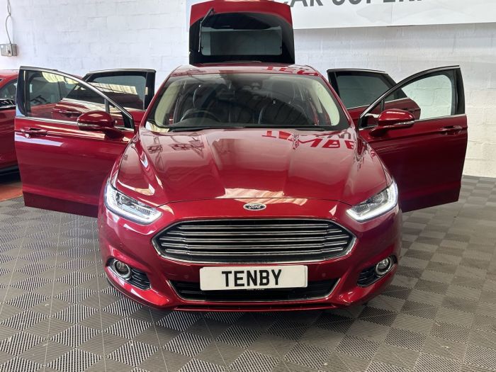 Ford Mondeo 2.0 TITANIUM 5d 238 BHP Hatchback Petrol RED