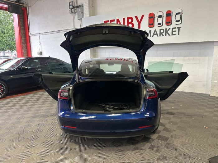 Tesla Model 3 0.0 PERFORMANCE AWD 4d 302 BHP Saloon Electric BLUE