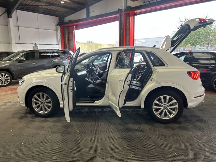 Audi Q3 2.0 TDI SPORT 5d 148 BHP Estate Diesel WHITE