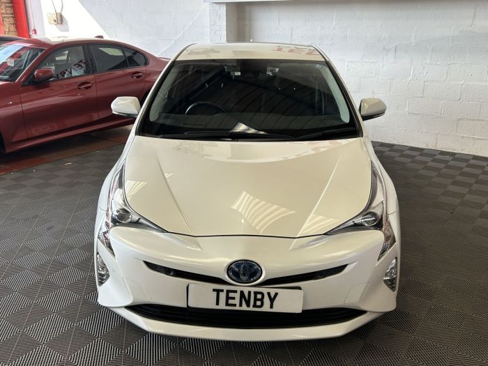 Toyota Prius 1.8 Hatchback Hybrid WHITE