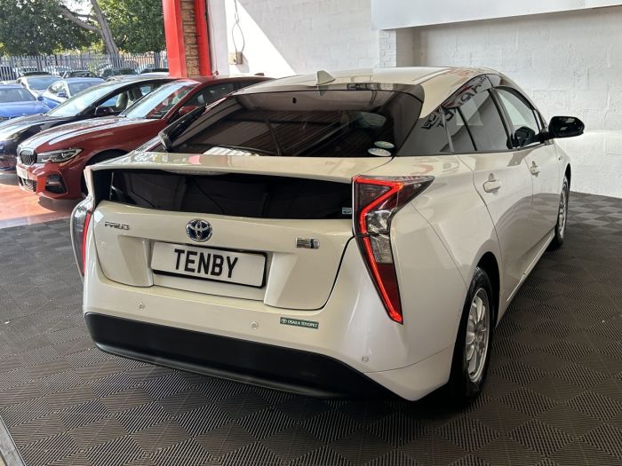 Toyota Prius 1.8 Hatchback Hybrid WHITE