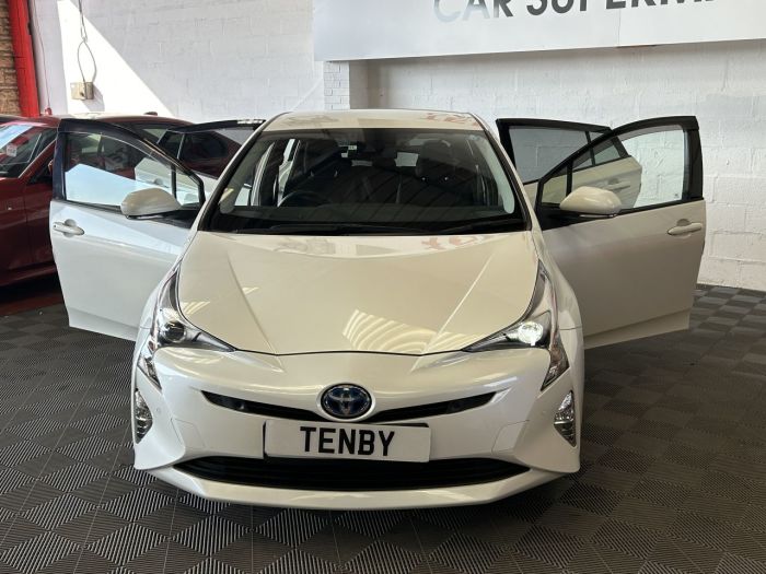 Toyota Prius 1.8 Hatchback Hybrid WHITE