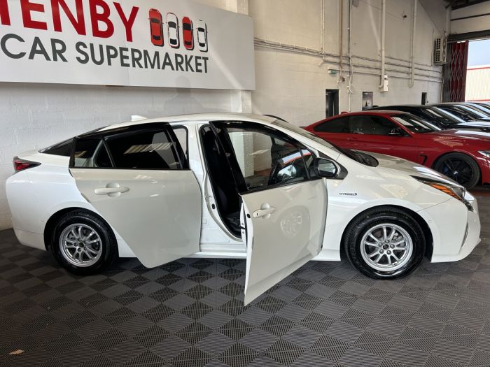 Toyota Prius 1.8 Hatchback Hybrid WHITE