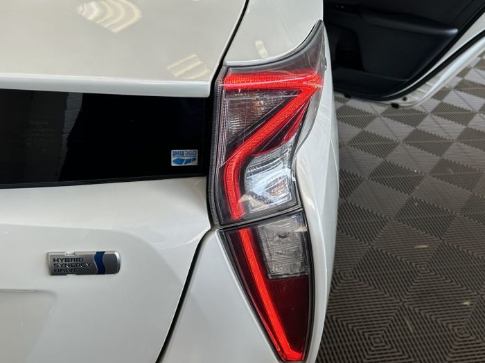 Toyota Prius 1.8 Hatchback Hybrid WHITE