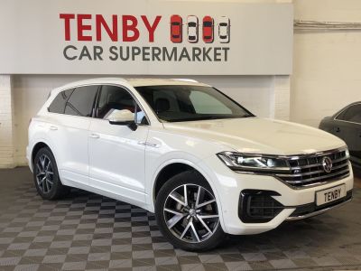 Volkswagen Touareg 3.0 V6 R-LINE TDI 5d 282 BHP Estate Diesel WHITEVolkswagen Touareg 3.0 V6 R-LINE TDI 5d 282 BHP Estate Diesel WHITE at Motor Finance 4u Tunbridge Wells