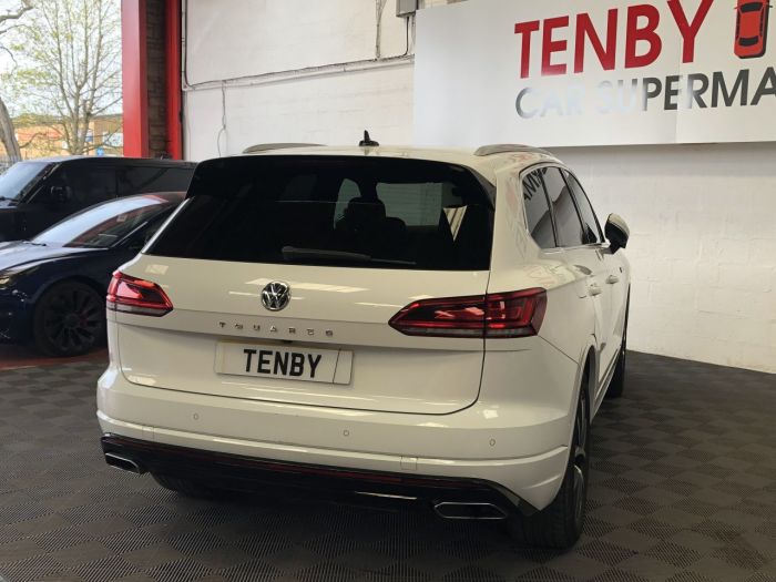 Volkswagen Touareg 3.0 V6 R-LINE TDI 5d 282 BHP Estate Diesel WHITE