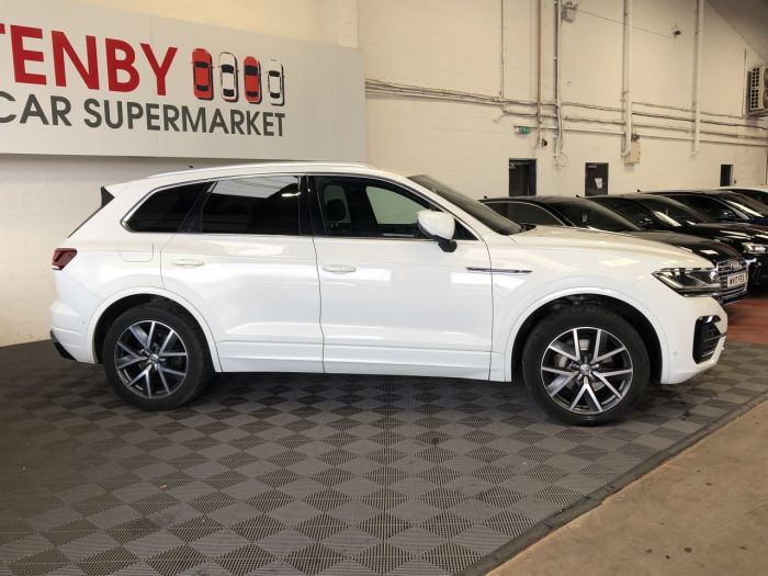 Volkswagen Touareg 3.0 V6 R-LINE TDI 5d 282 BHP Estate Diesel WHITE