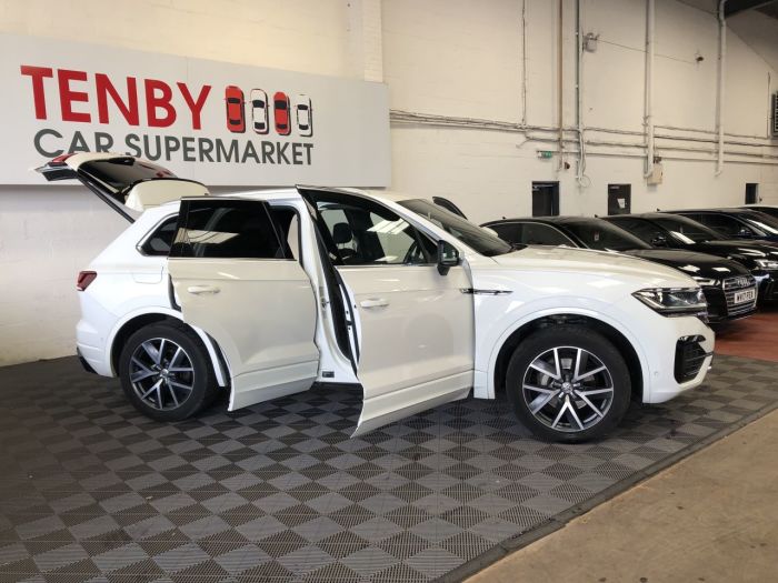 Volkswagen Touareg 3.0 V6 R-LINE TDI 5d 282 BHP Estate Diesel WHITE