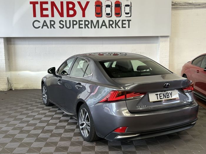 Lexus IS 2.5 300h Executive Edition Saloon 4dr Petrol Hybrid E-CVT Euro 6 (s/s) (223 ps) Saloon Hybrid GREY