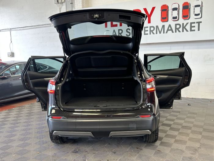 Nissan Qashqai 1.6 dCi Tekna SUV 5dr Diesel XTRON Euro 6 (s/s) (130 ps) SUV Diesel BLACK