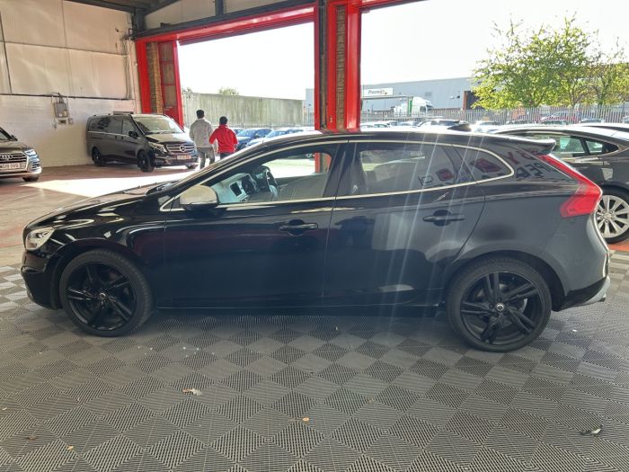 Volvo V40 2.0 D4 R-Design Pro Hatchback 5dr Diesel Auto Euro 6 (s/s) (190 ps) Hatchback Diesel BLACK