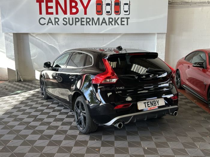 Volvo V40 2.0 D4 R-Design Pro Hatchback 5dr Diesel Auto Euro 6 (s/s) (190 ps) Hatchback Diesel BLACK