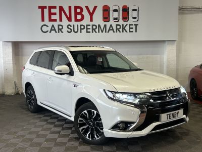 Mitsubishi Outlander 2.0h 12kWh GX5hs SUV 5dr Petrol Plug-in Hybrid CVT 4WD Euro 6 (s/s) (200 ps) SUV Hybrid WHITEMitsubishi Outlander 2.0h 12kWh GX5hs SUV 5dr Petrol Plug-in Hybrid CVT 4WD Euro 6 (s/s) (200 ps) SUV Hybrid WHITE at Motor Finance 4u Tunbridge Wells