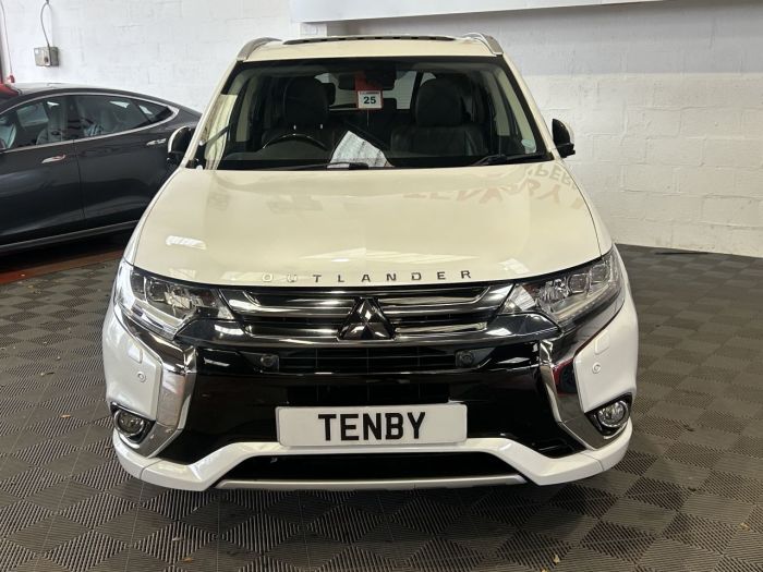 Mitsubishi Outlander 2.0h 12kWh GX5hs SUV 5dr Petrol Plug-in Hybrid CVT 4WD Euro 6 (s/s) (200 ps) SUV Hybrid WHITE