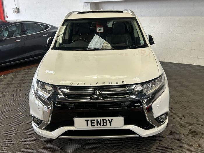 Mitsubishi Outlander 2.0h 12kWh GX5hs SUV 5dr Petrol Plug-in Hybrid CVT 4WD Euro 6 (s/s) (200 ps) SUV Hybrid WHITE